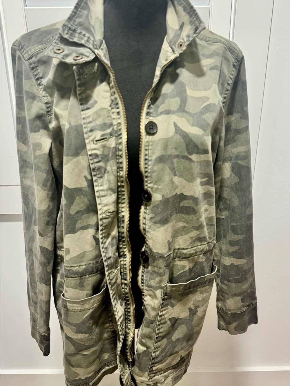 Lucky Brand Women's Camo Jacket in Olive Green & Khaki - Picture 2 of 6